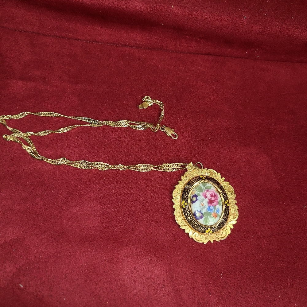 Necklace with beautiful Vintage emblem